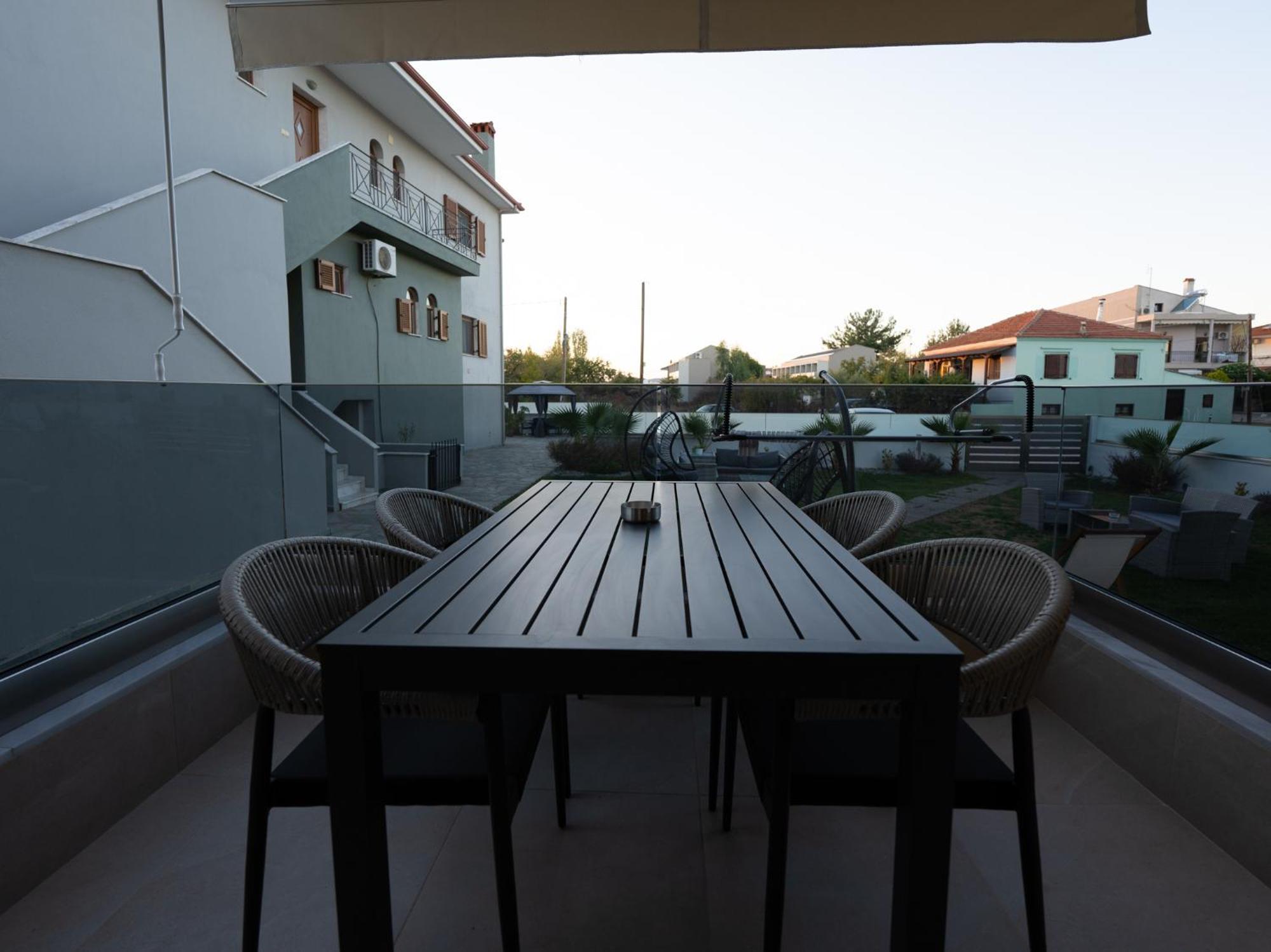 Antony'S Luxury Apartments นิกิติ ภายนอก รูปภาพ