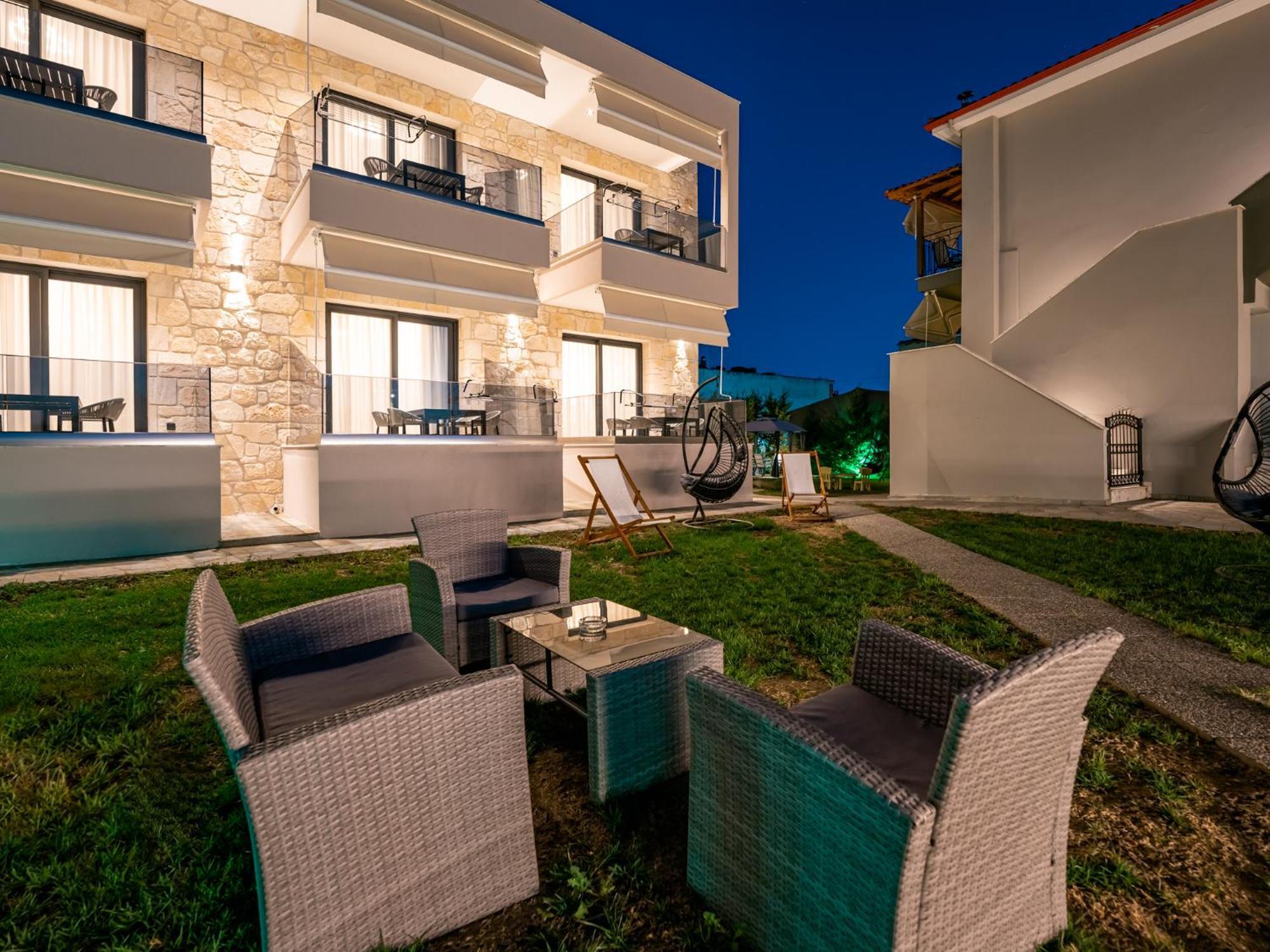 Antony'S Luxury Apartments นิกิติ ภายนอก รูปภาพ