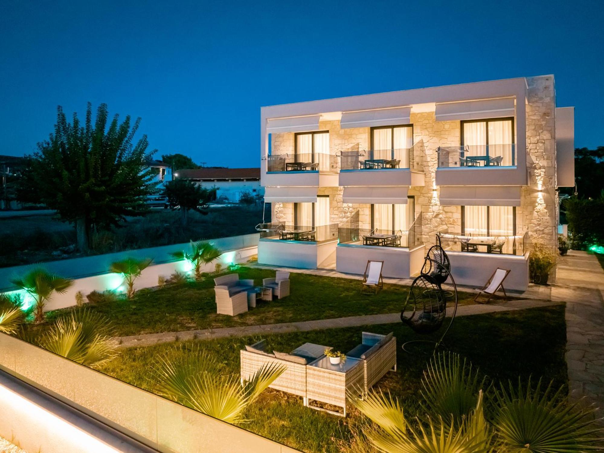 Antony'S Luxury Apartments นิกิติ ภายนอก รูปภาพ