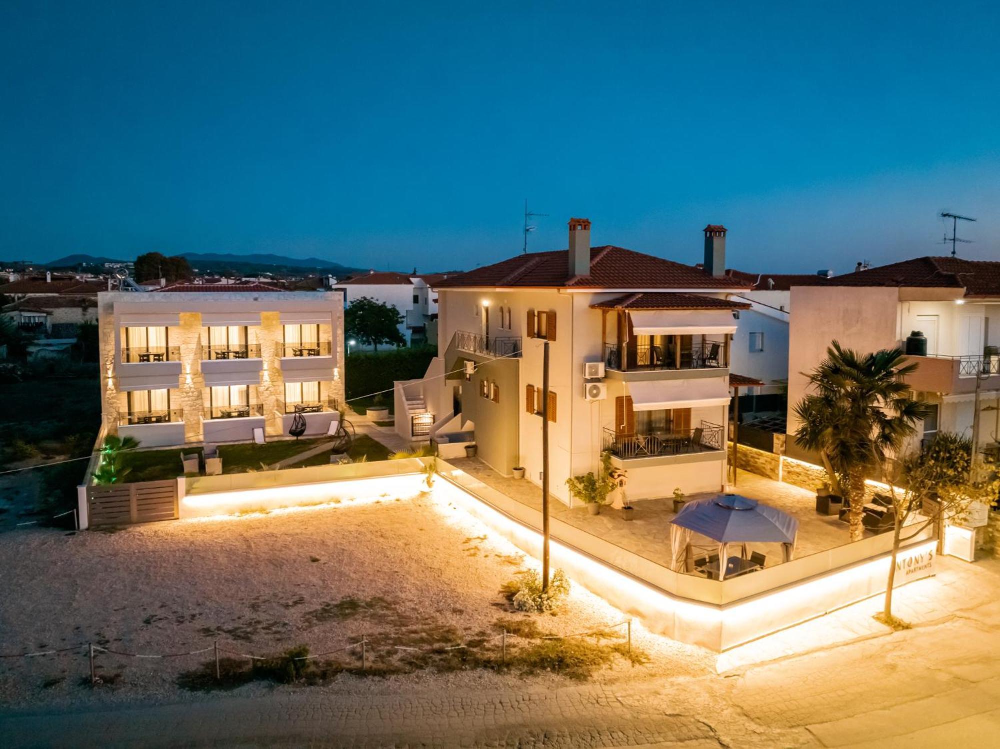 Antony'S Luxury Apartments นิกิติ ภายนอก รูปภาพ